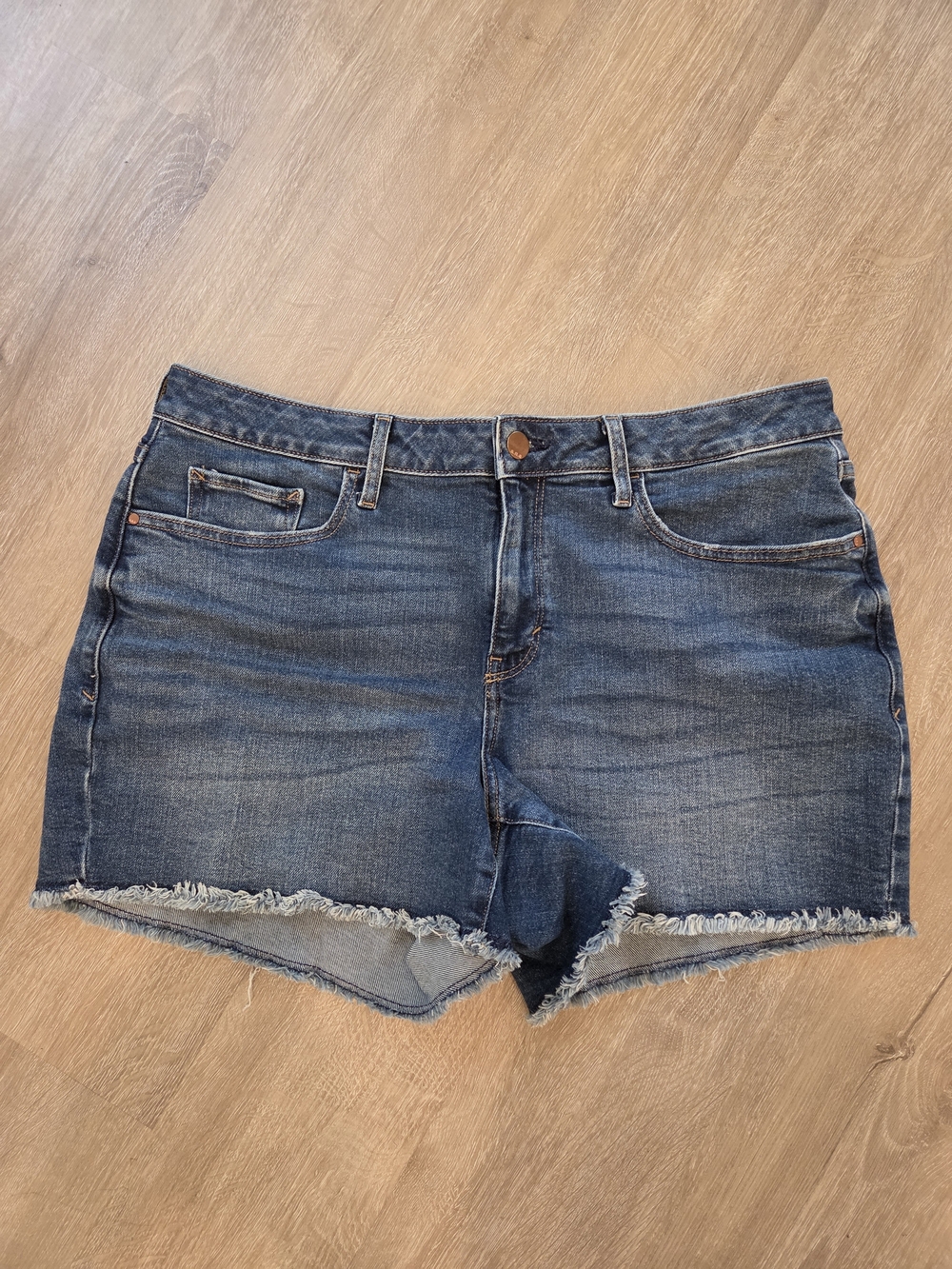 a.n.a. Denim Jean Shorts in Dark Blue
